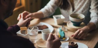 Tips-to-Find-Love-While-Traveling-for-Dating-Abroad-on-Lightroom-News