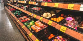 Rude-Stuff-to-Avoid-While-Shopping-At-a-Grocery-Store-on-LightRoom